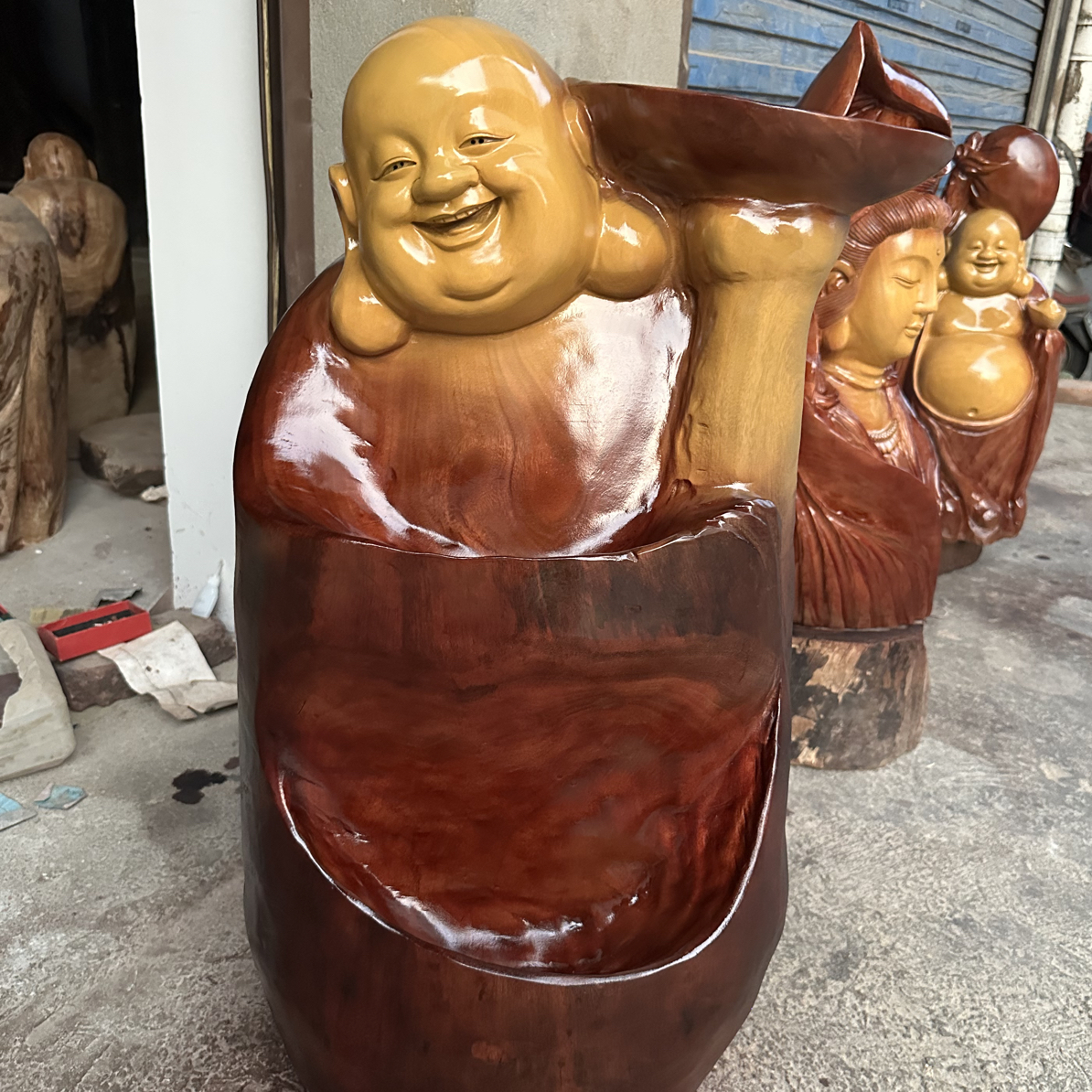 香樟木开心佛置物架