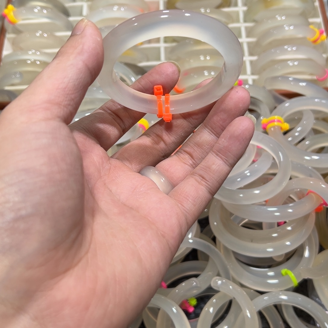 玛瑙/玉髓未镶嵌手镯5556圈有包容49