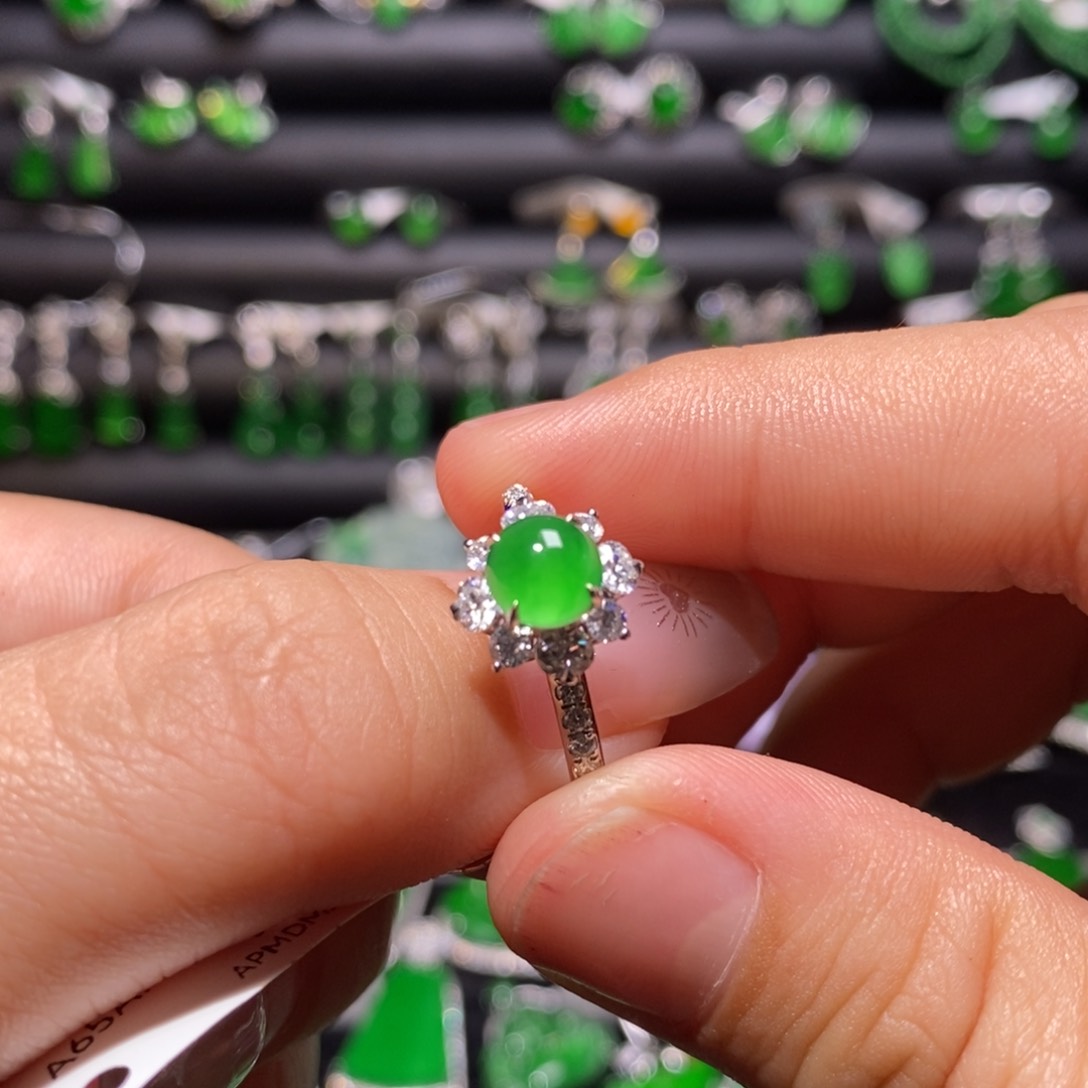 翡翠戒指18K金镶嵌天然翡翠