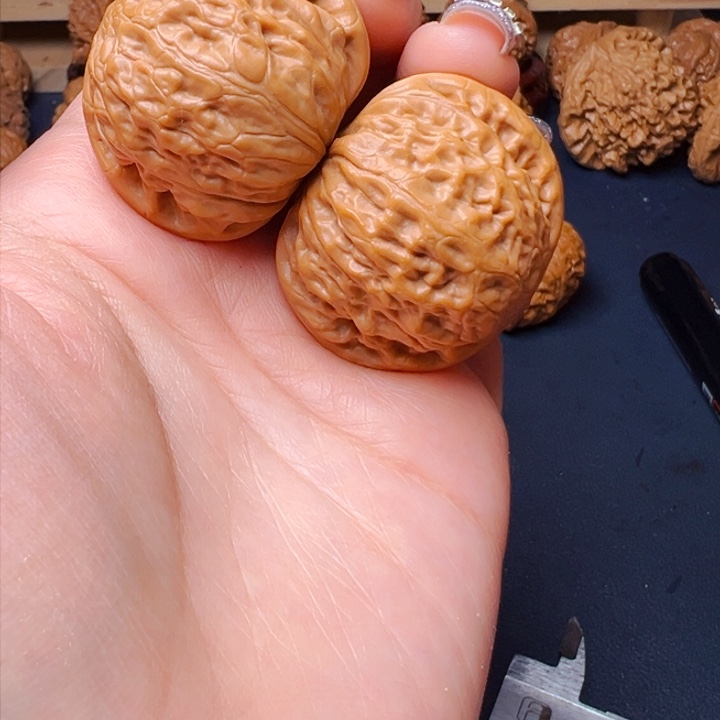 文玩核桃吊坠铁锤38