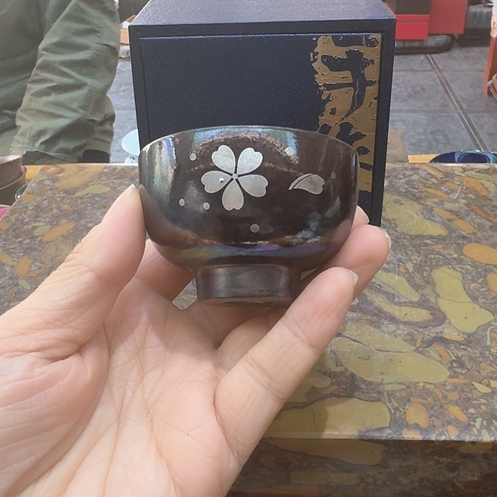 锦坤杯一个，瓷。。。品茗