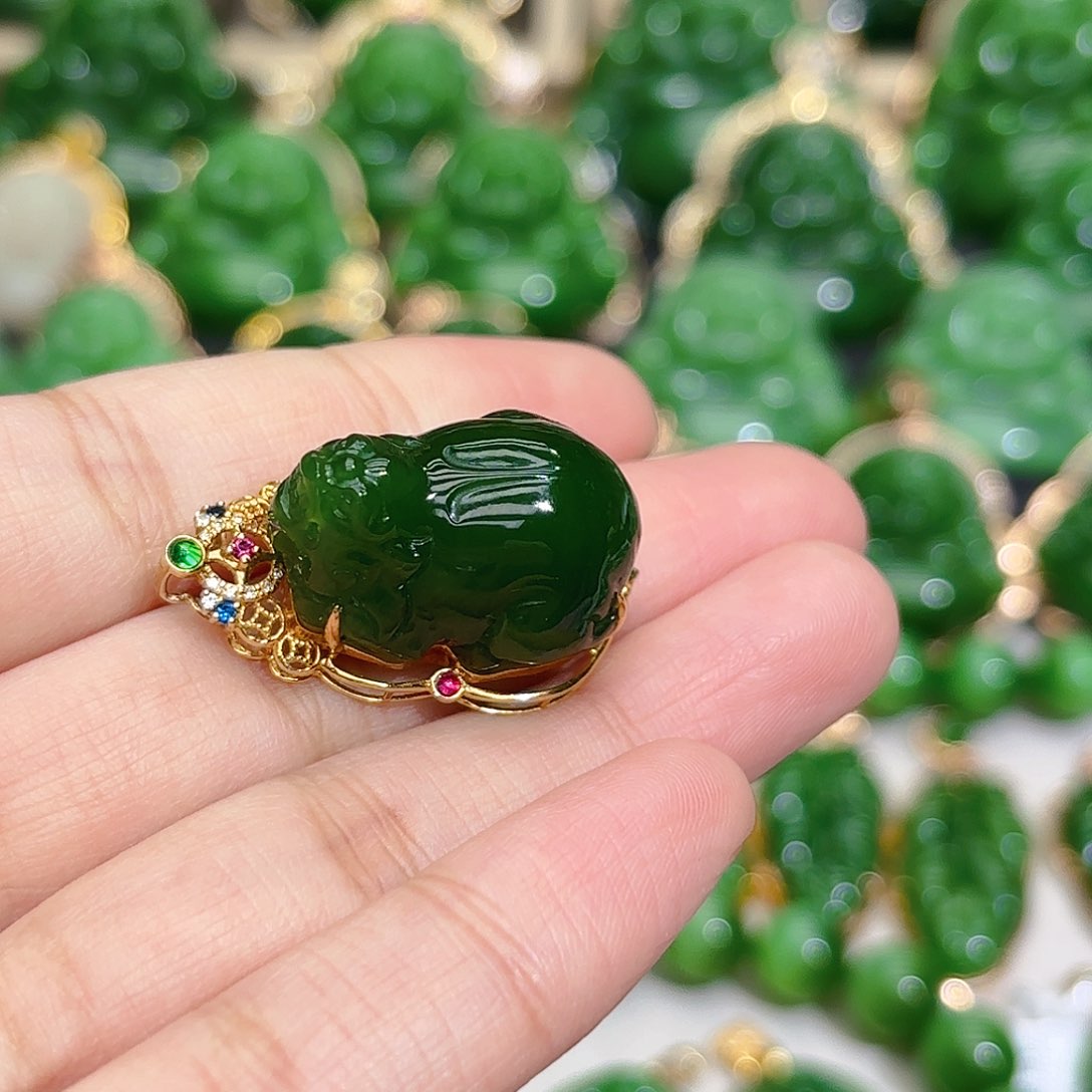 和田玉（碧玉）颈饰18K金镶嵌