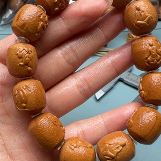 吊坠桃核橄榄雕工艺品