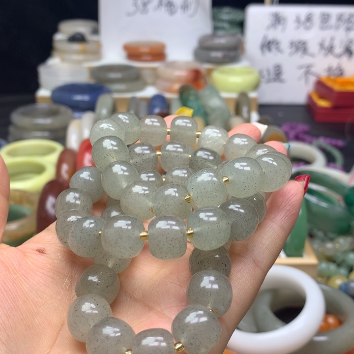 石英质玉手镯未镶嵌