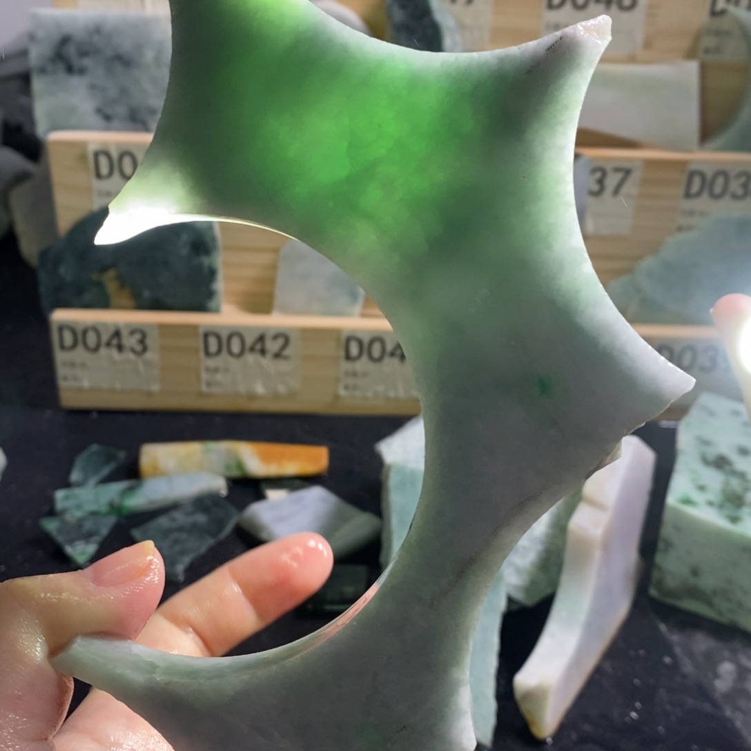 颈饰未镶嵌翡翠天然翡翠