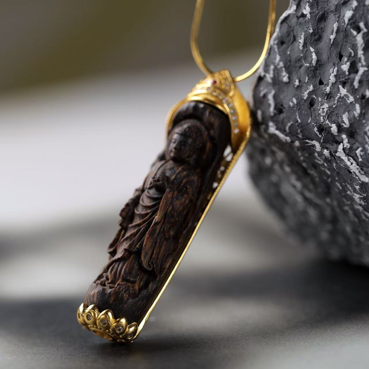 沉香木雕大日如来牌子吊坠