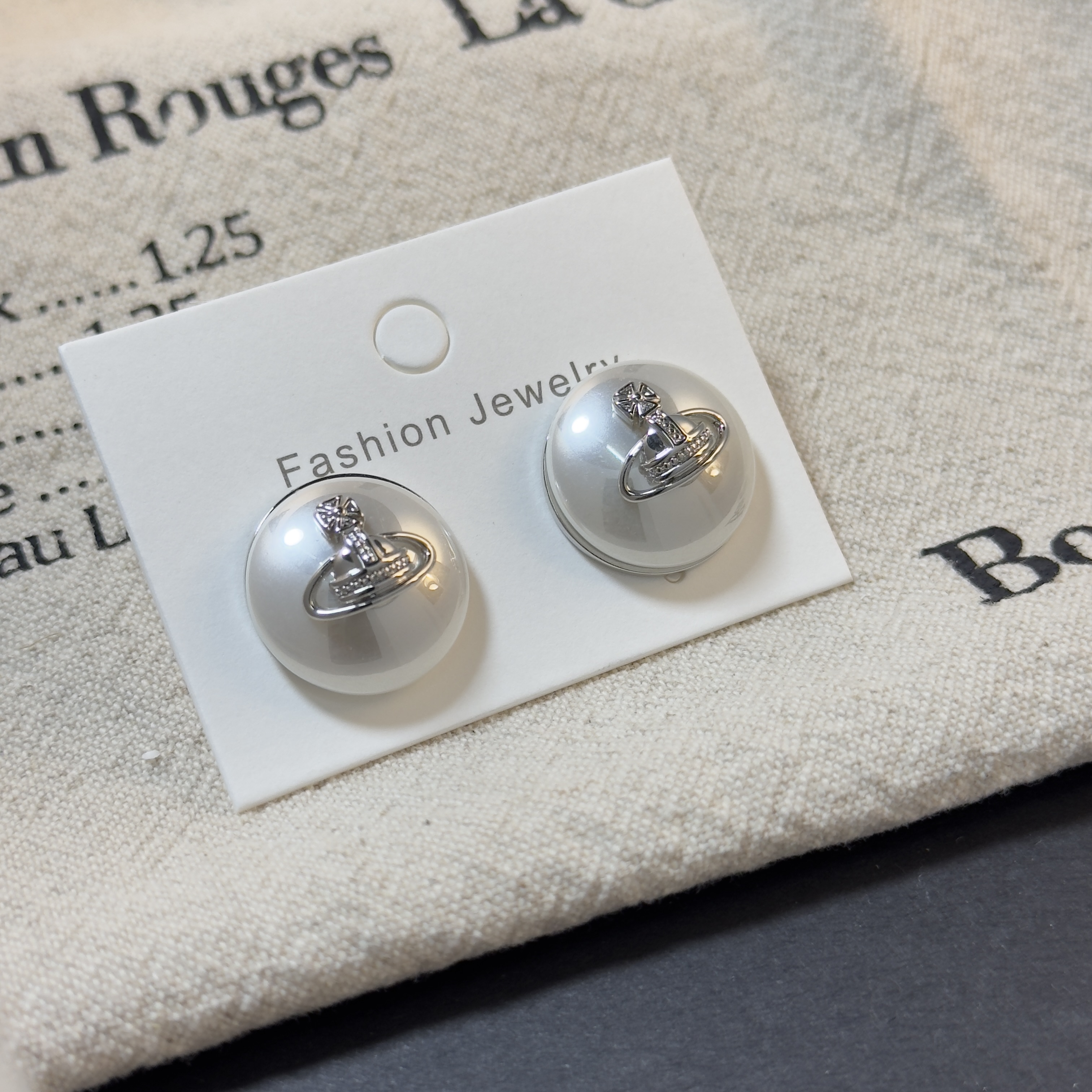 铜合金仿珍珠耳饰 手工气质白色轻奢时尚百搭复古简约耳环QC3423