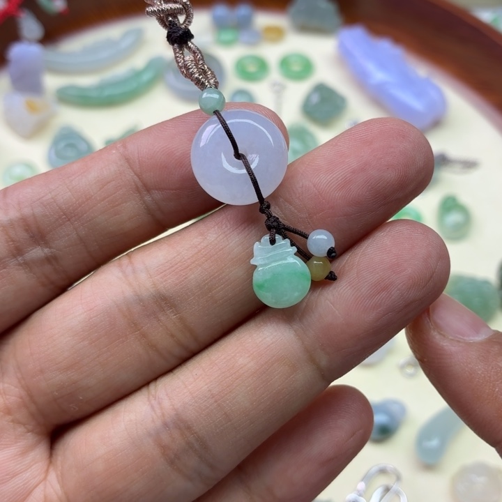 翡翠未镶嵌颈饰钱袋平安扣