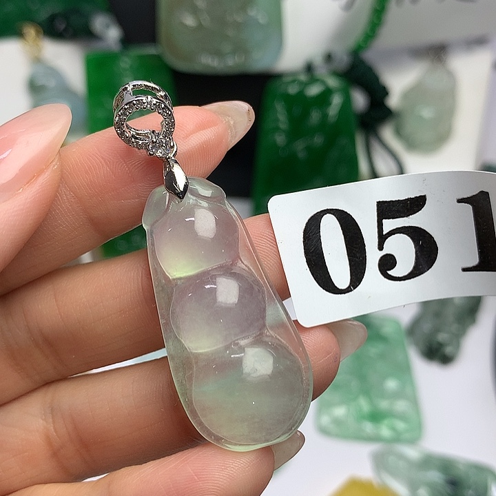 翡翠未镶嵌颈饰源头