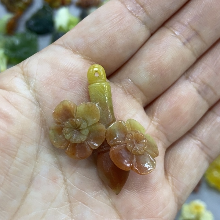 未镶嵌蛇纹石玉挂件