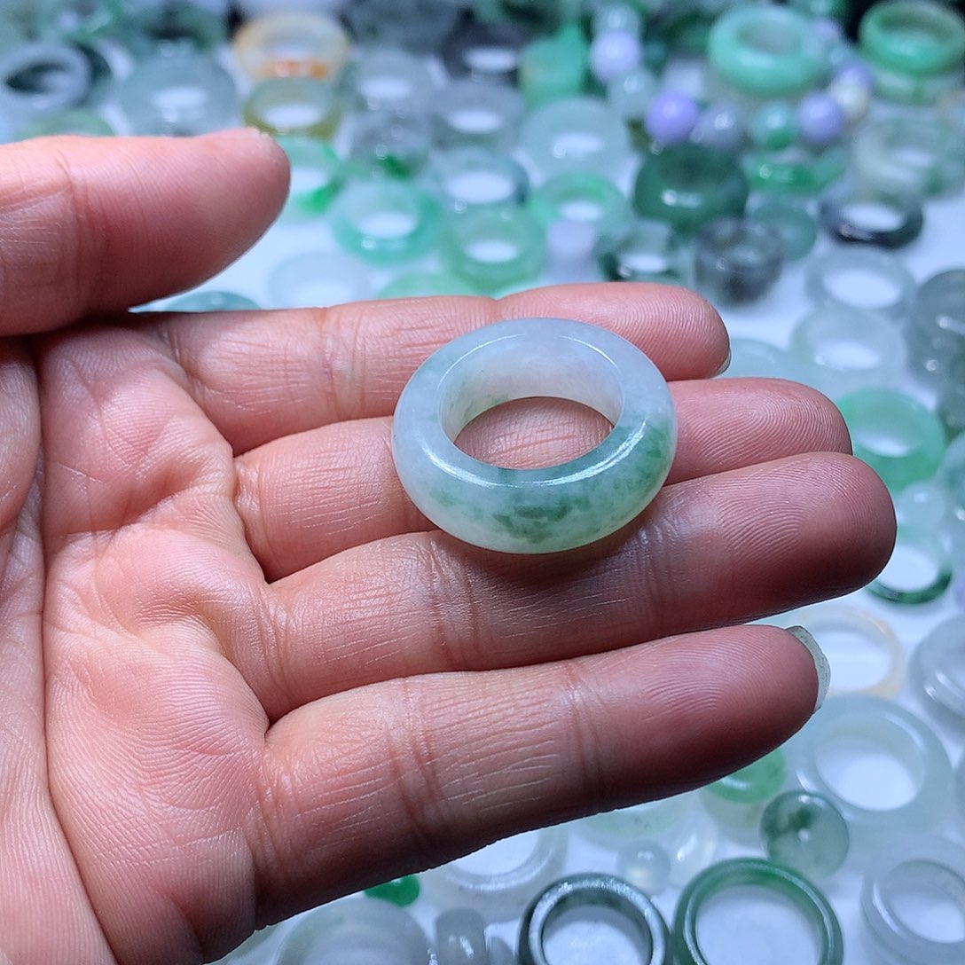 定制翡翠未镶嵌弘***化