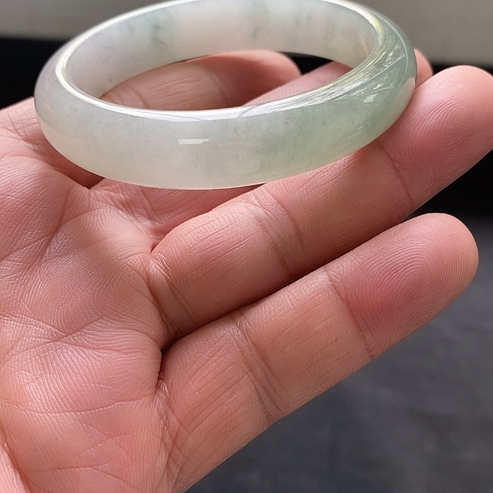 社***c翡翠未镶嵌手镯正