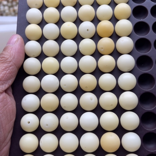 白玉菩提吊坠14奶黄圆珠60颗