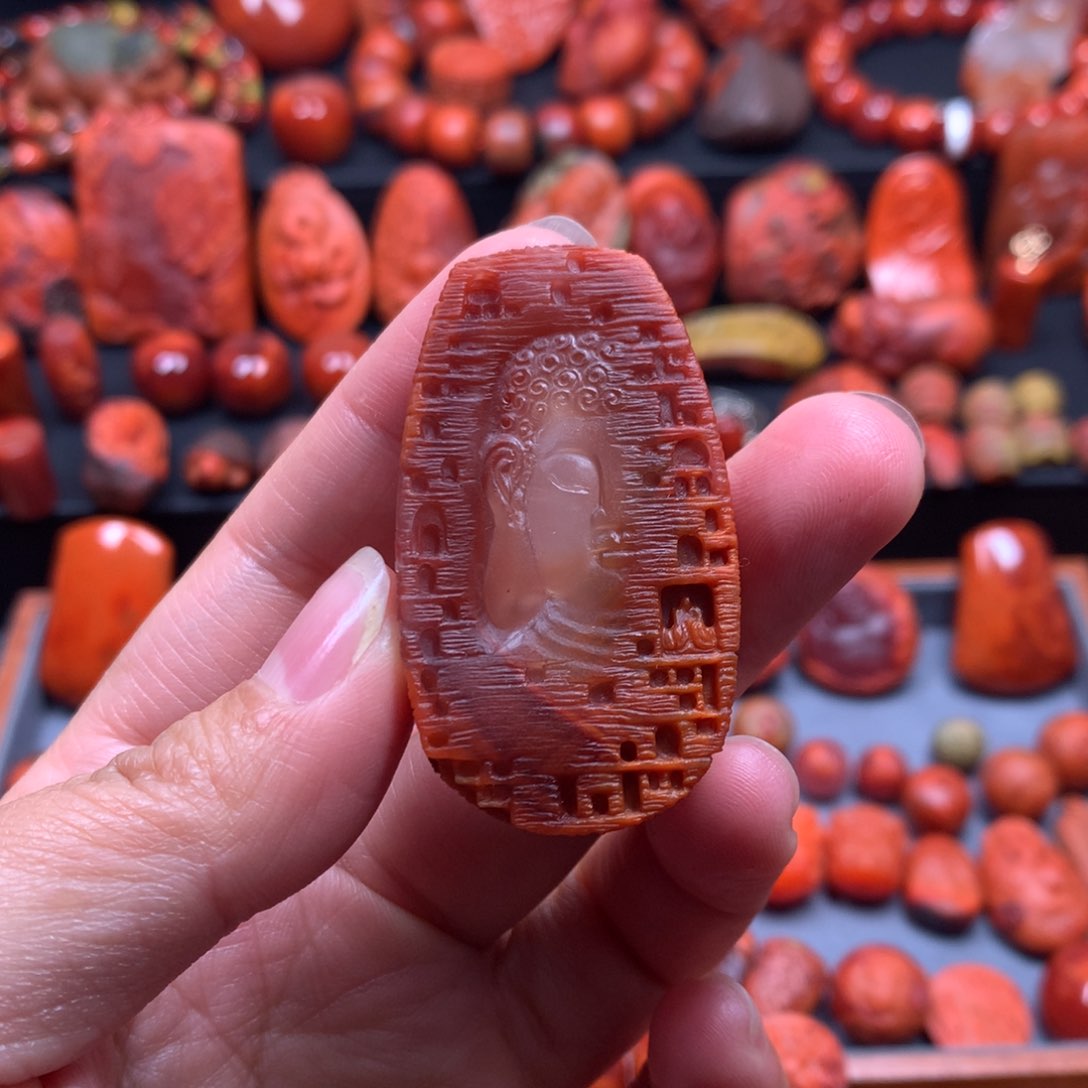 南红玛瑙吊坠未镶嵌