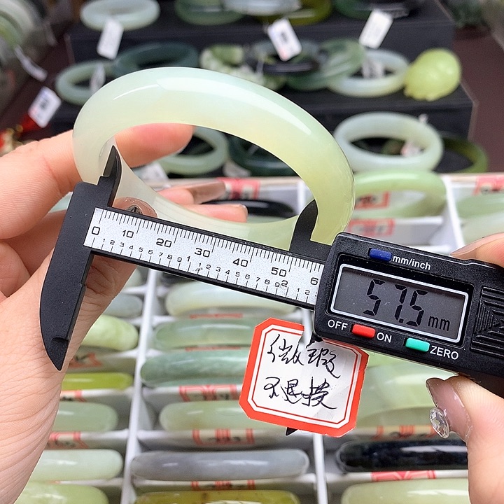 蛇纹石玉手镯未镶嵌789