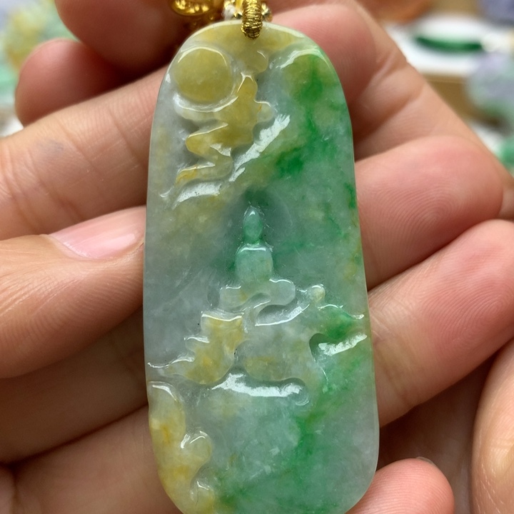 翡翠颈饰未镶嵌翡翠