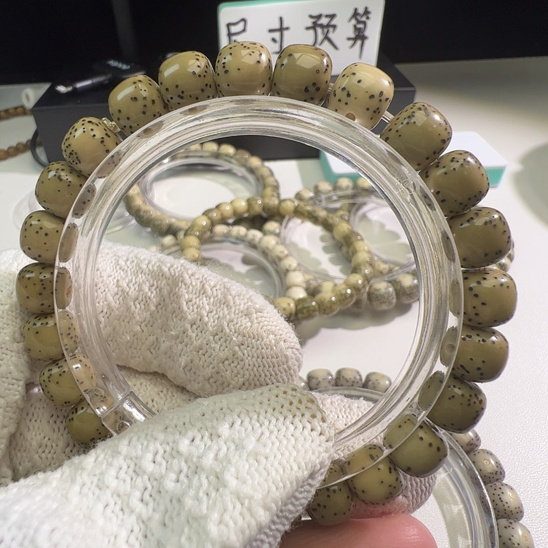 吊坠星月菩提鸡油黄福利