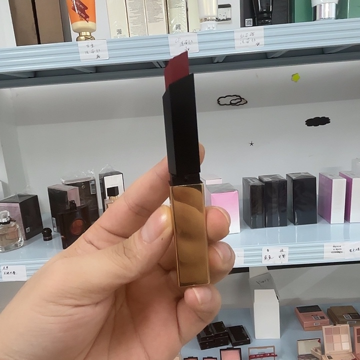 老罗家的正装口红，色号随机发