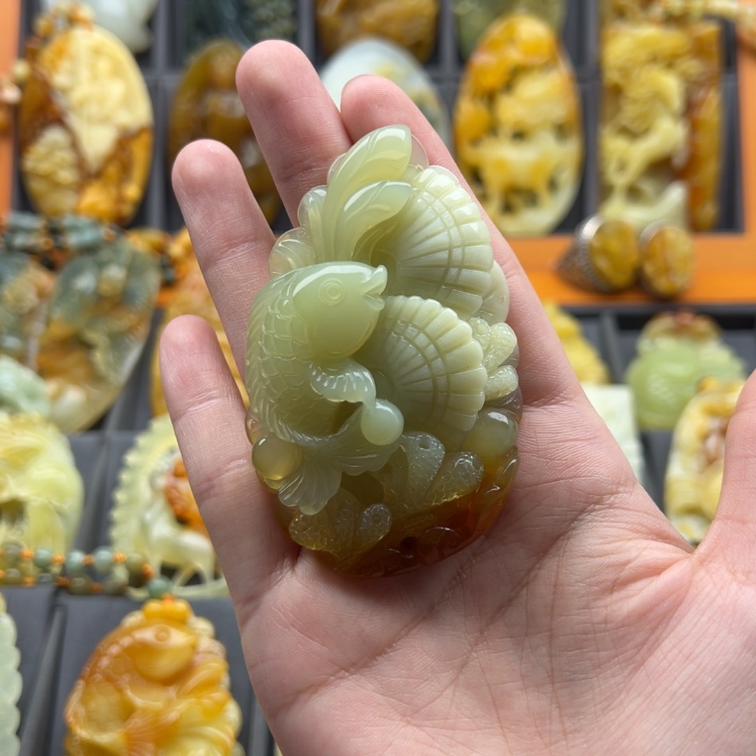 蛇纹石玉颈饰未镶嵌