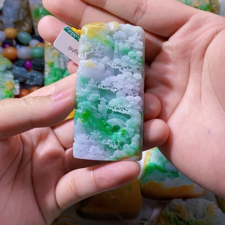 未镶嵌定制翡翠德**属翡翠山水牌