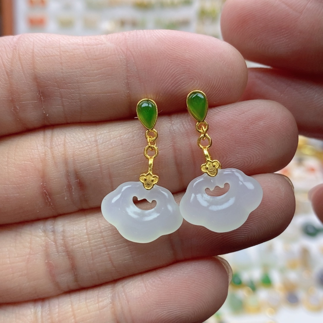 旺***和田玉银S925镶嵌耳饰