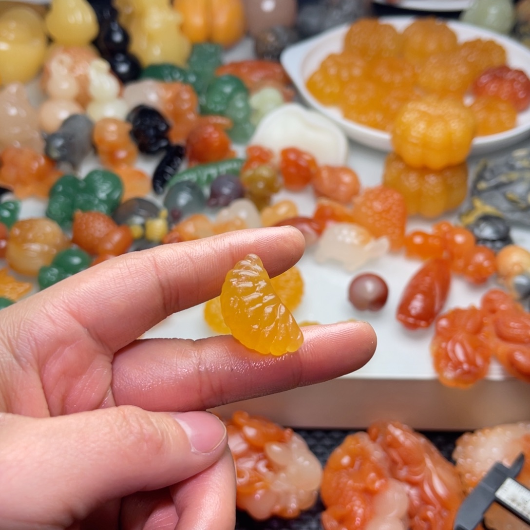 鱼***水石英质玉（金丝玉）未镶嵌颈饰