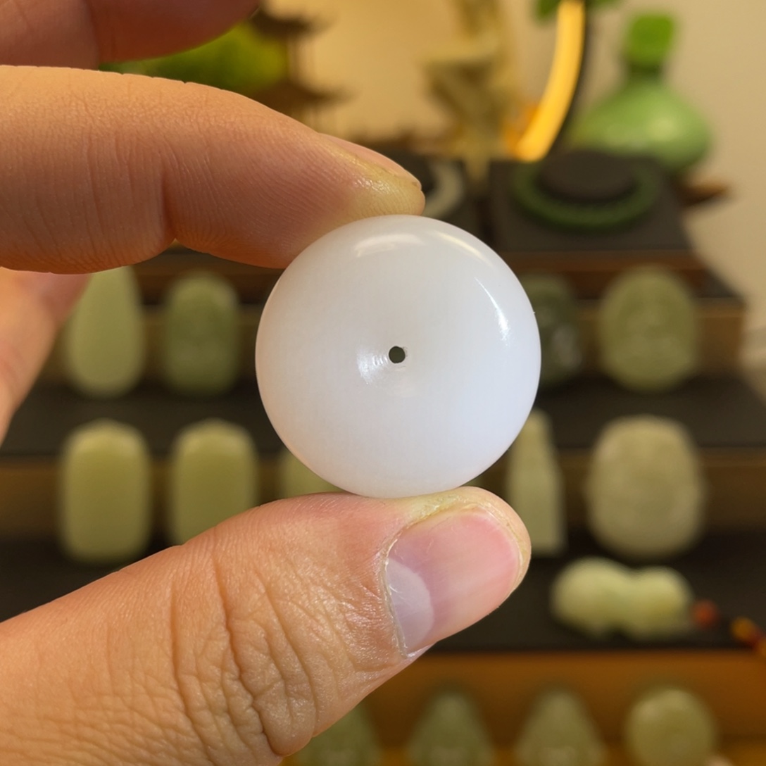 石英质玉（金丝玉）颈饰未镶嵌