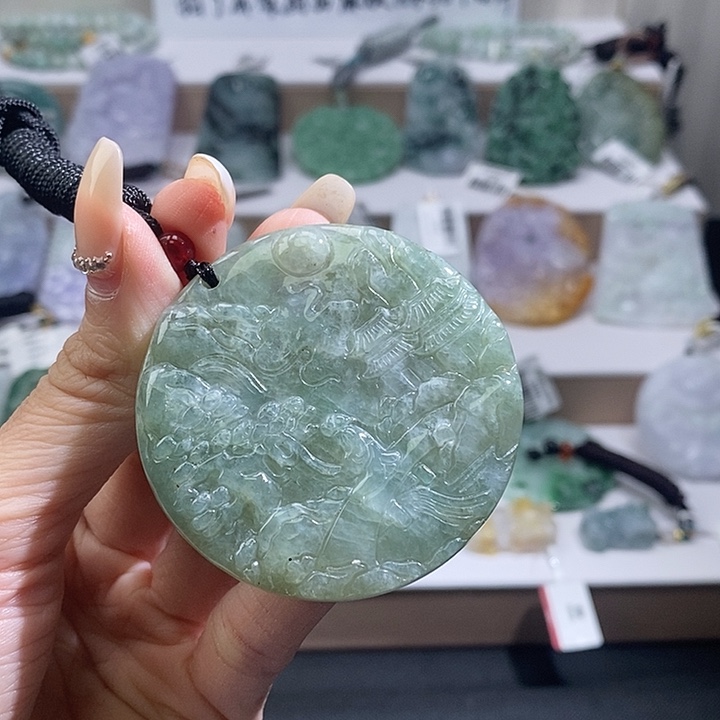 翡翠颈饰未镶嵌翡翠