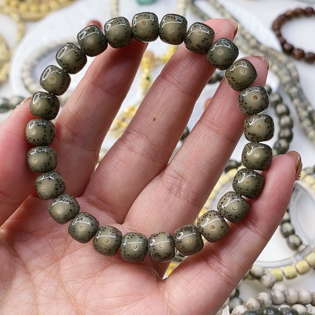 星月菩提手串南***丶卡9冰透绿果冻双留白