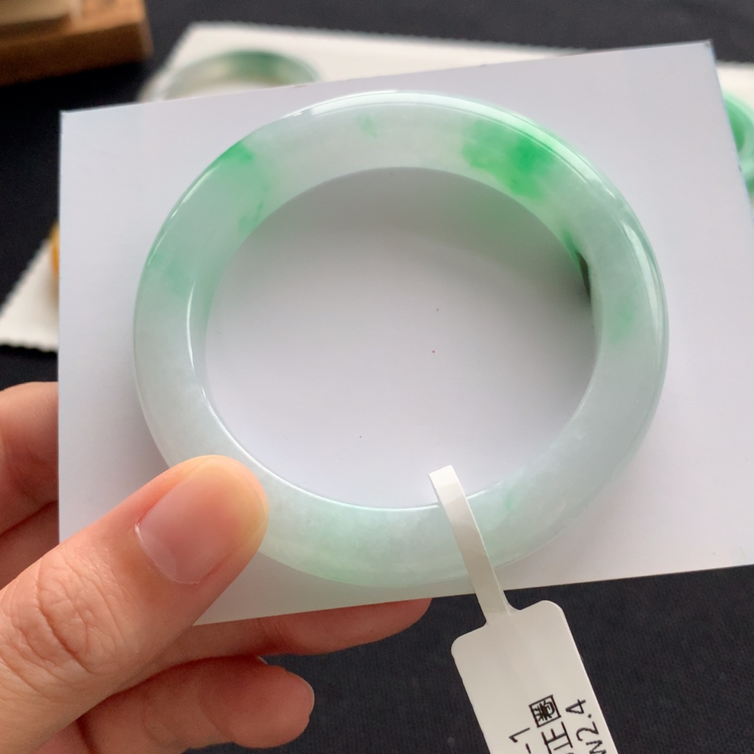 翡翠手镯未镶嵌巨漏