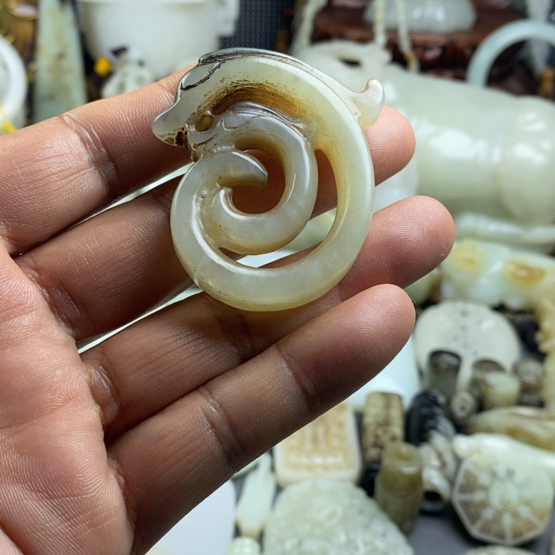 砀***肉和田玉（糖玉）未镶嵌颈饰