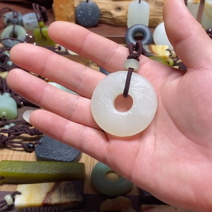 蛇纹石玉挂件未镶嵌洛*