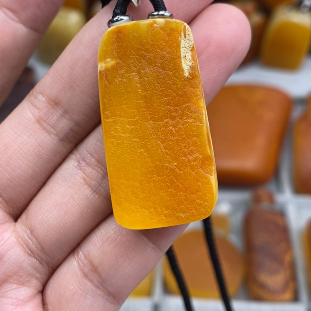 琥珀吊坠(赠链)未镶嵌