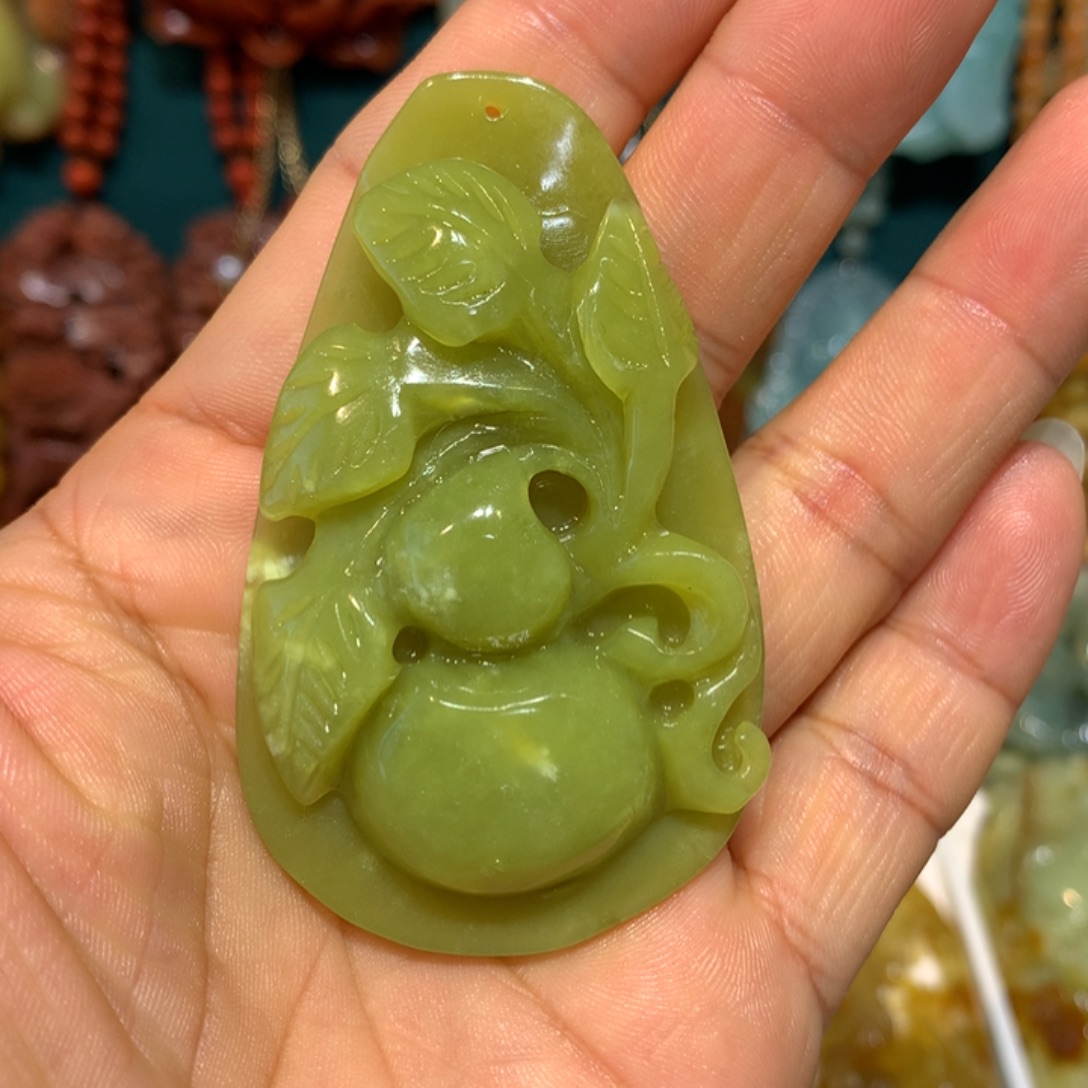 蛇纹石玉未镶嵌颈饰