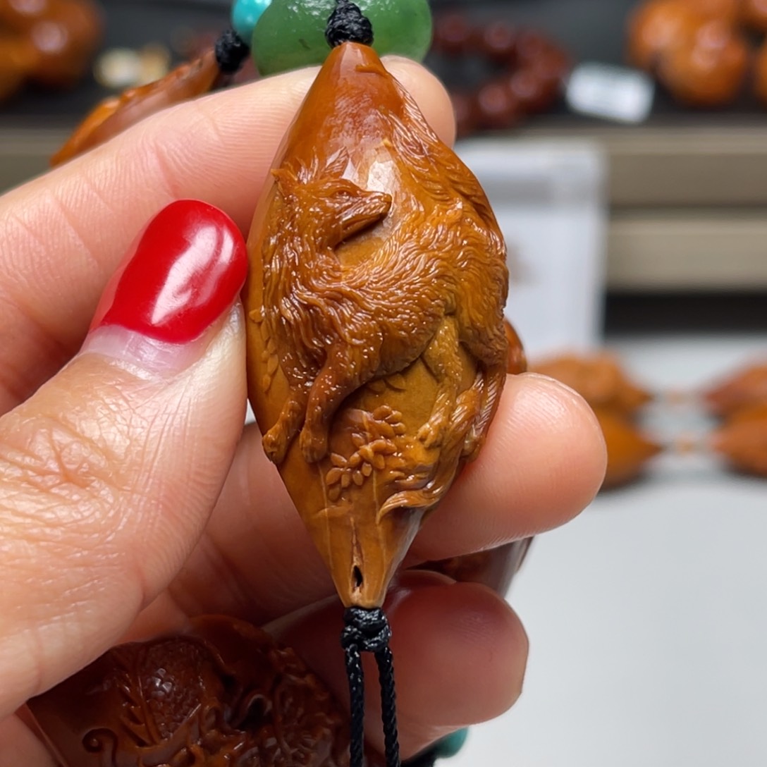 吊坠橄榄核订九尾狐定金。需等待