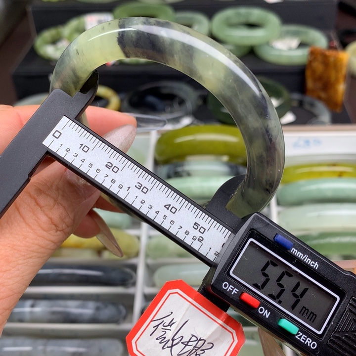 蛇纹石玉未镶嵌手镯671