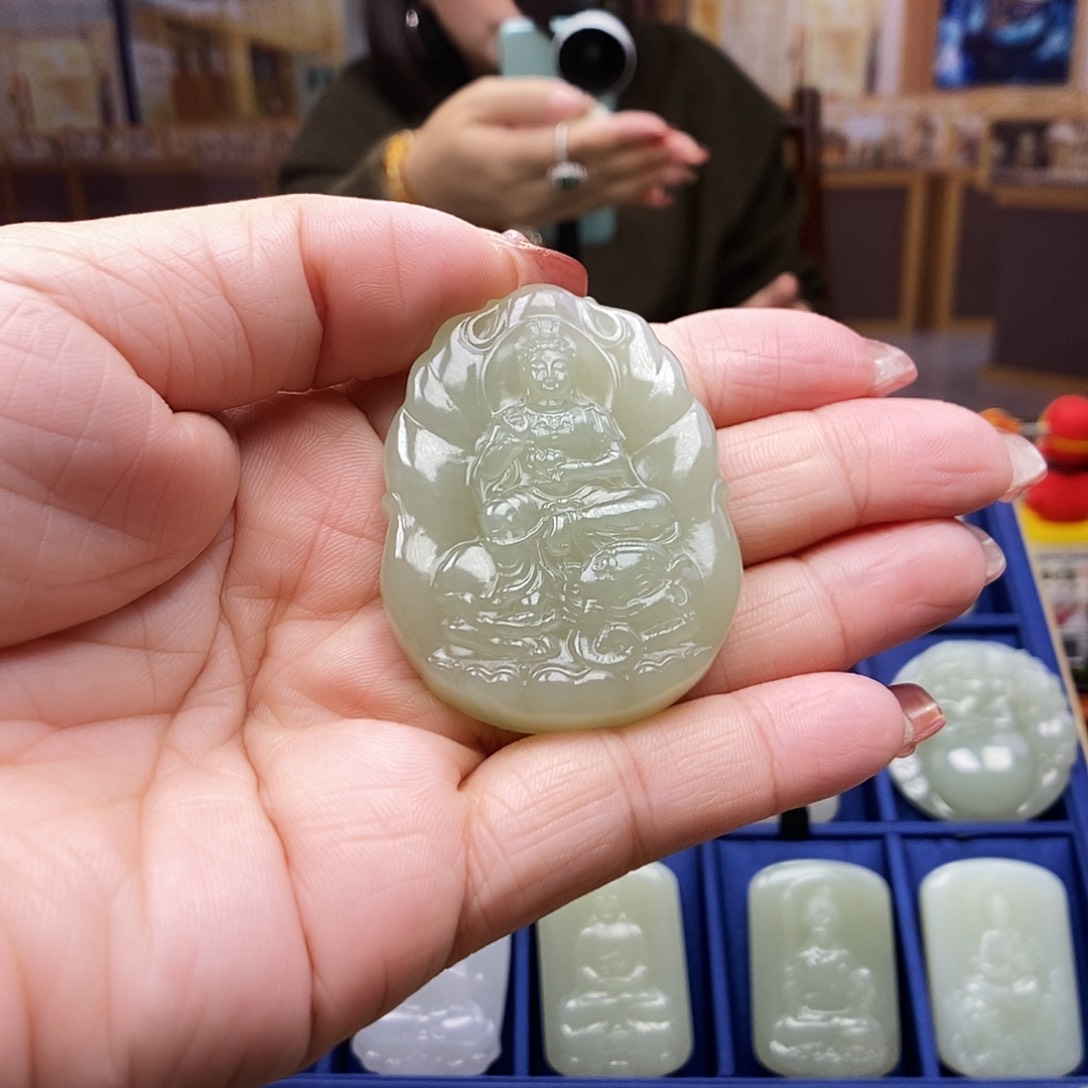 和田玉颈饰未镶嵌海*