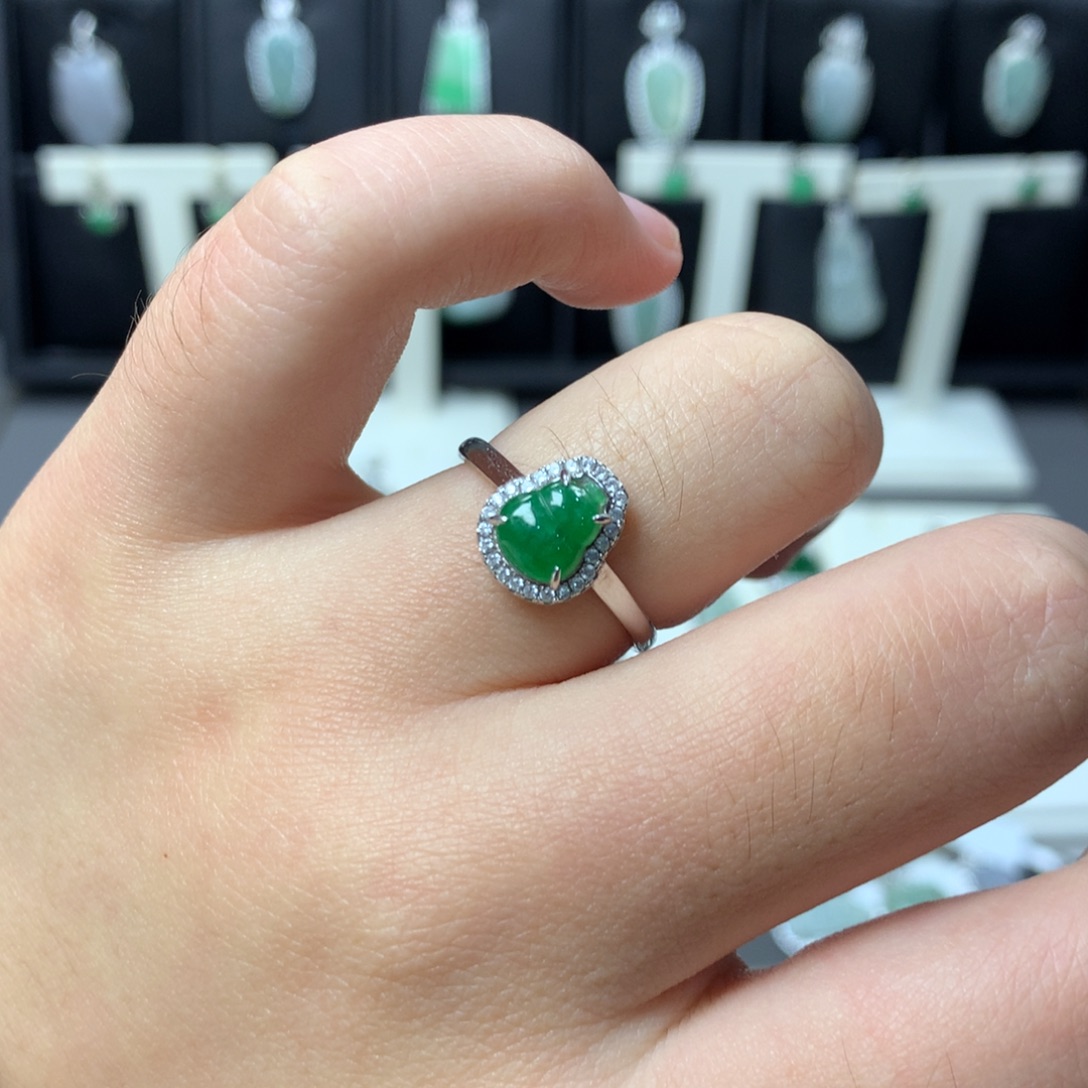 焱***翡翠银S925镶嵌颈饰