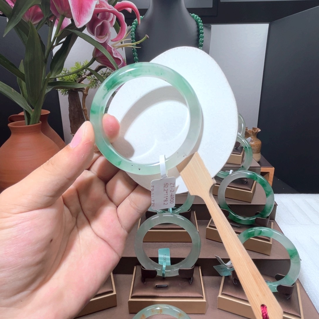 未镶嵌手镯石英质玉（非洲翠）