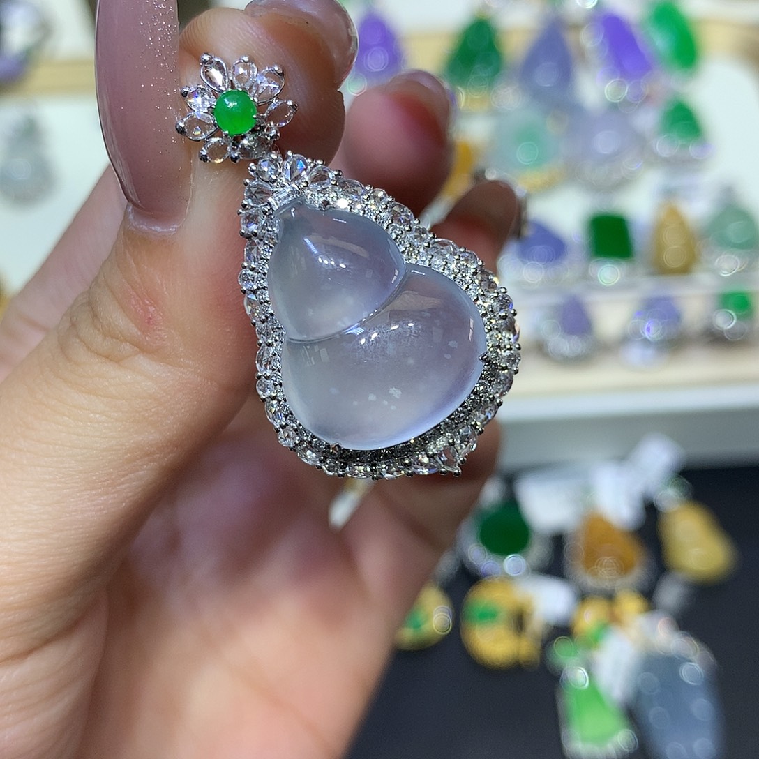 翡翠18K金镶嵌颈饰