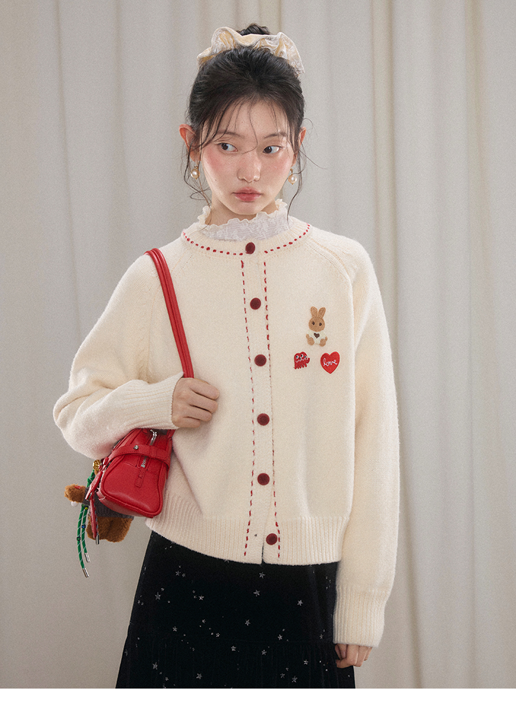 花栗鼠小姐 姜饼莓果 柔软亲肤不易起球可拆卸胸针圆领复古针织衫