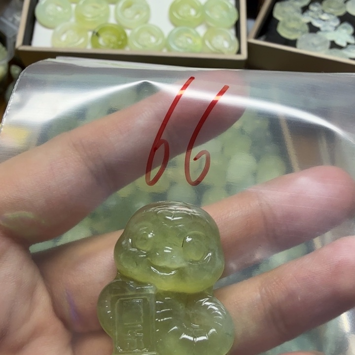 透闪石-蛇纹石玉吊坠未镶嵌