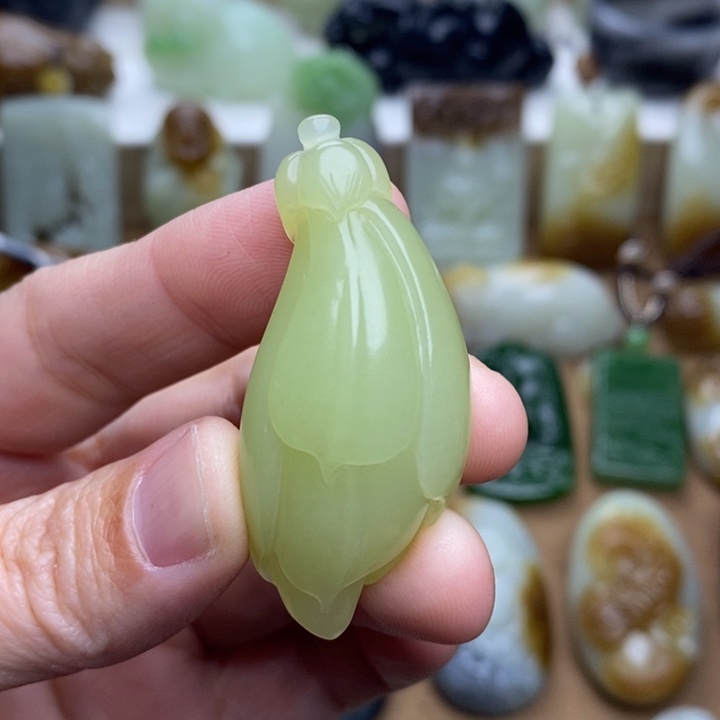 大***君和田玉未镶嵌颈饰