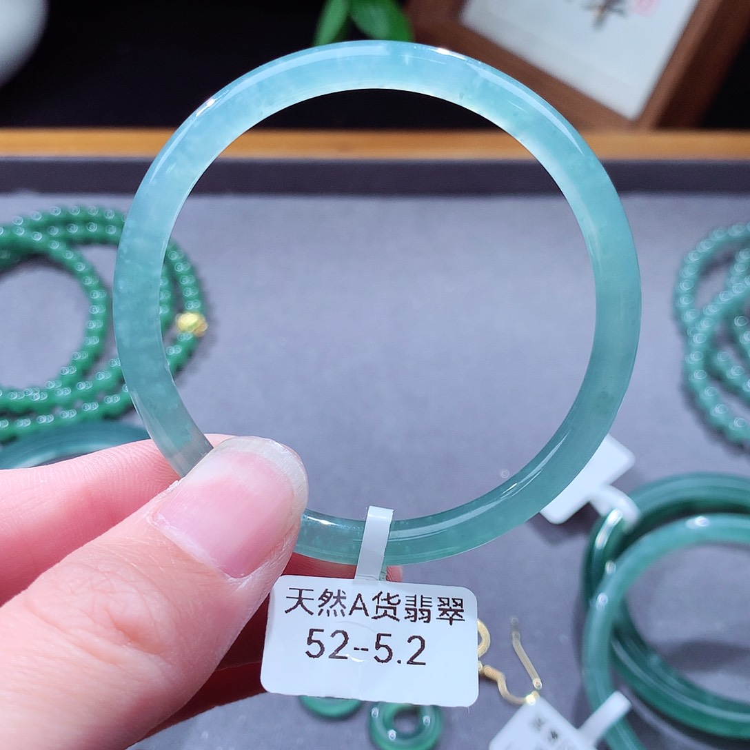 翡翠手镯（圆镯）未镶嵌