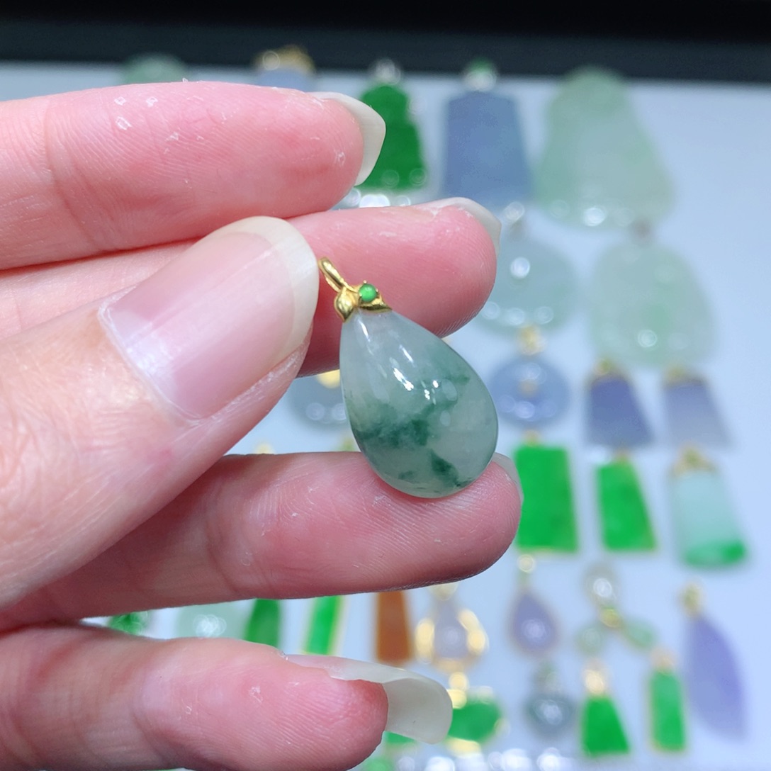 翡翠吊坠(不含链)18K金镶嵌