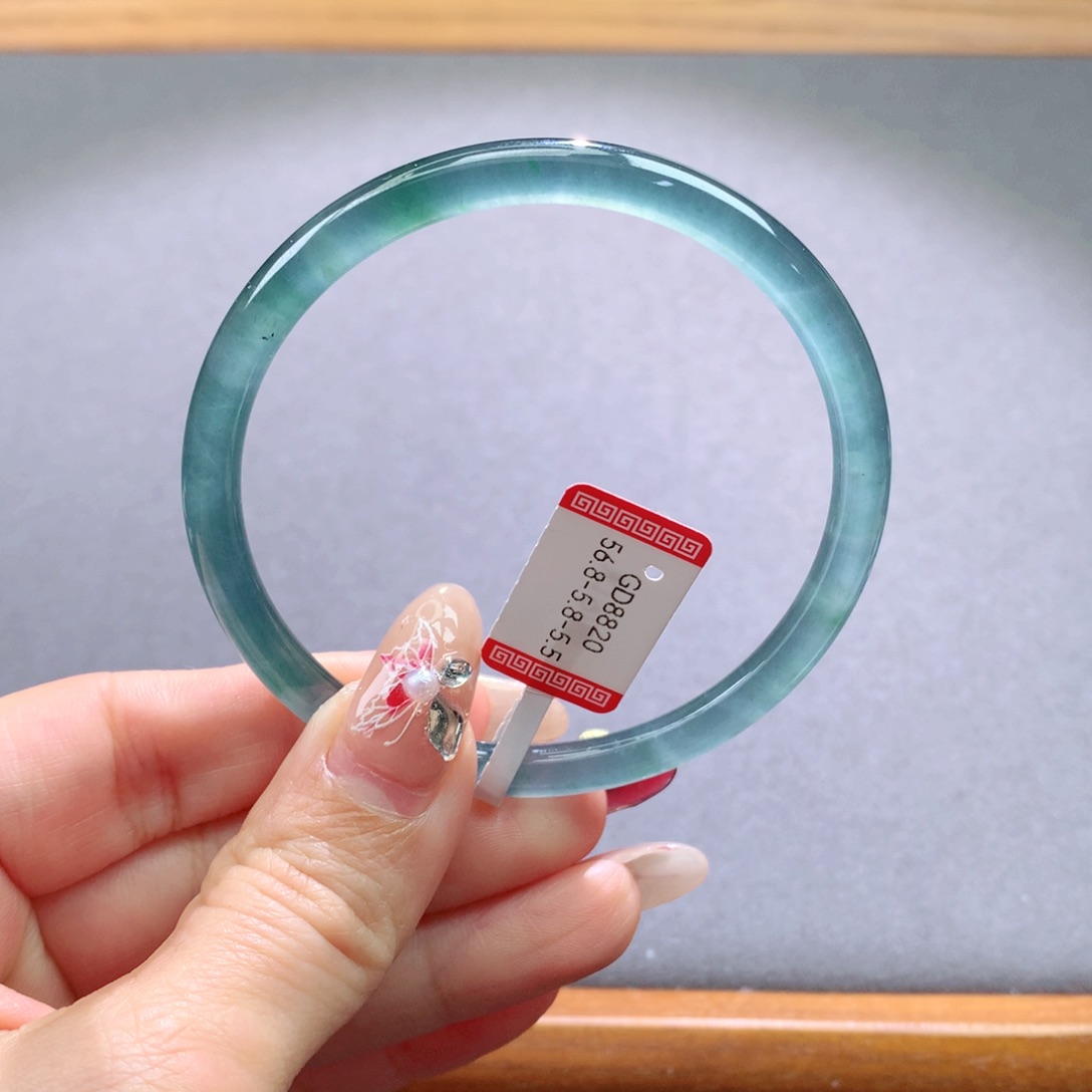 翡翠手镯未镶嵌天然翡翠手镯