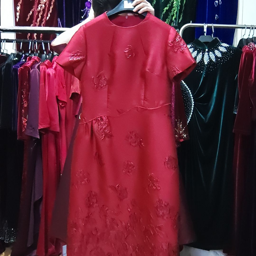 酒红色长款礼服裙刺绣花l码95-110斤内