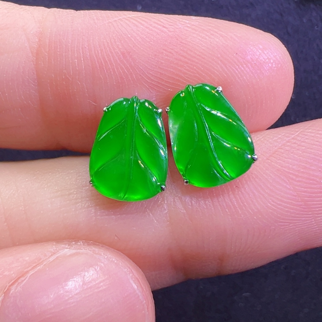 18K金镶嵌翡翠耳饰耳钉