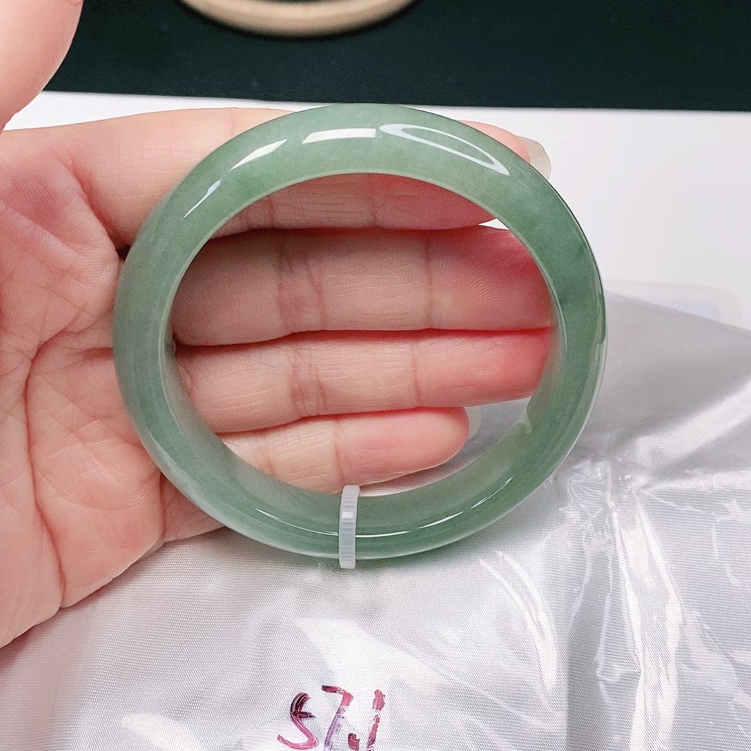 【闪购商品】翡翠手镯未镶嵌正圈