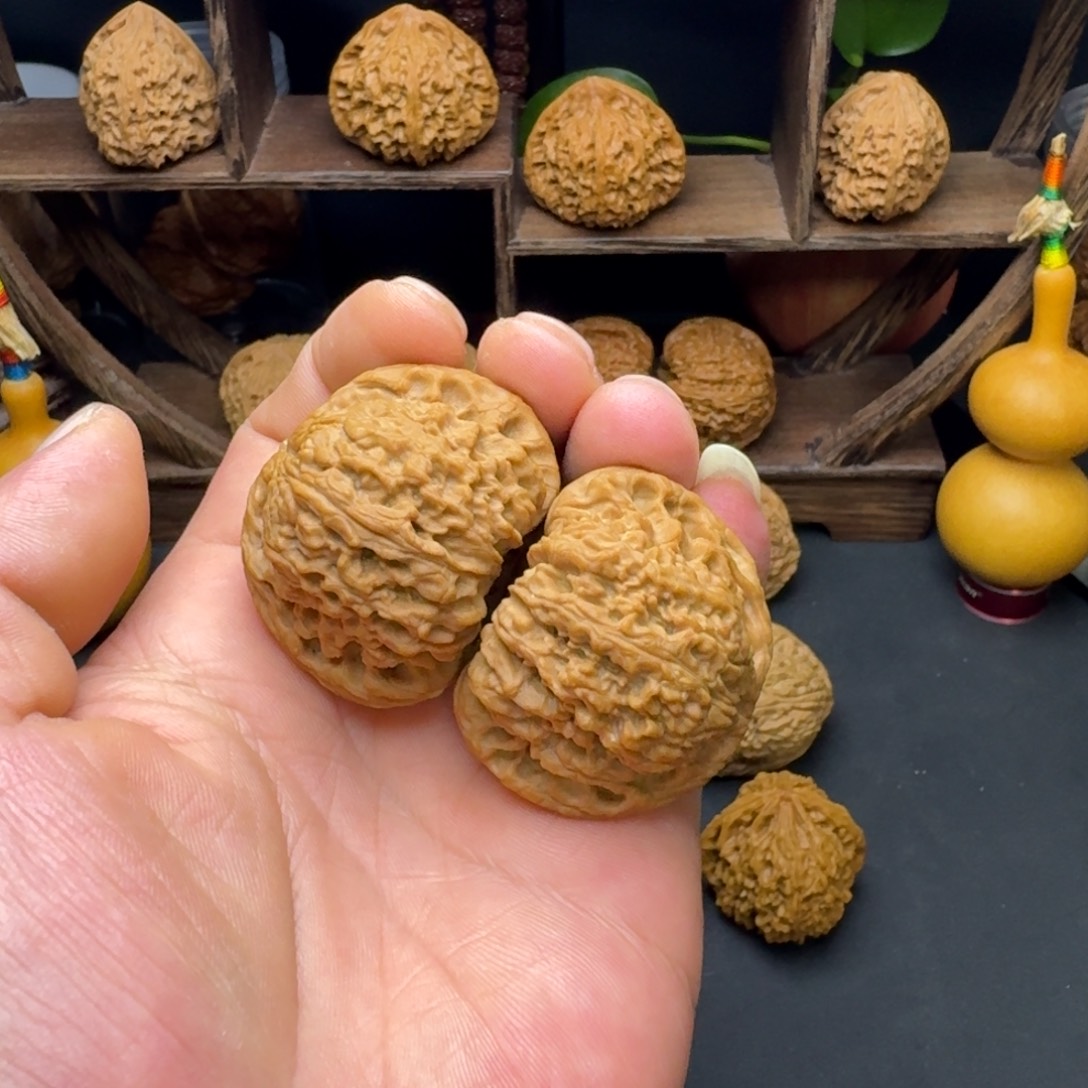 紫***居文玩核桃南疆石尺寸43